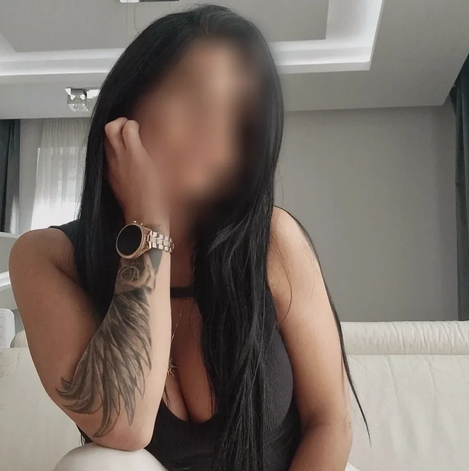 Agata, 38
