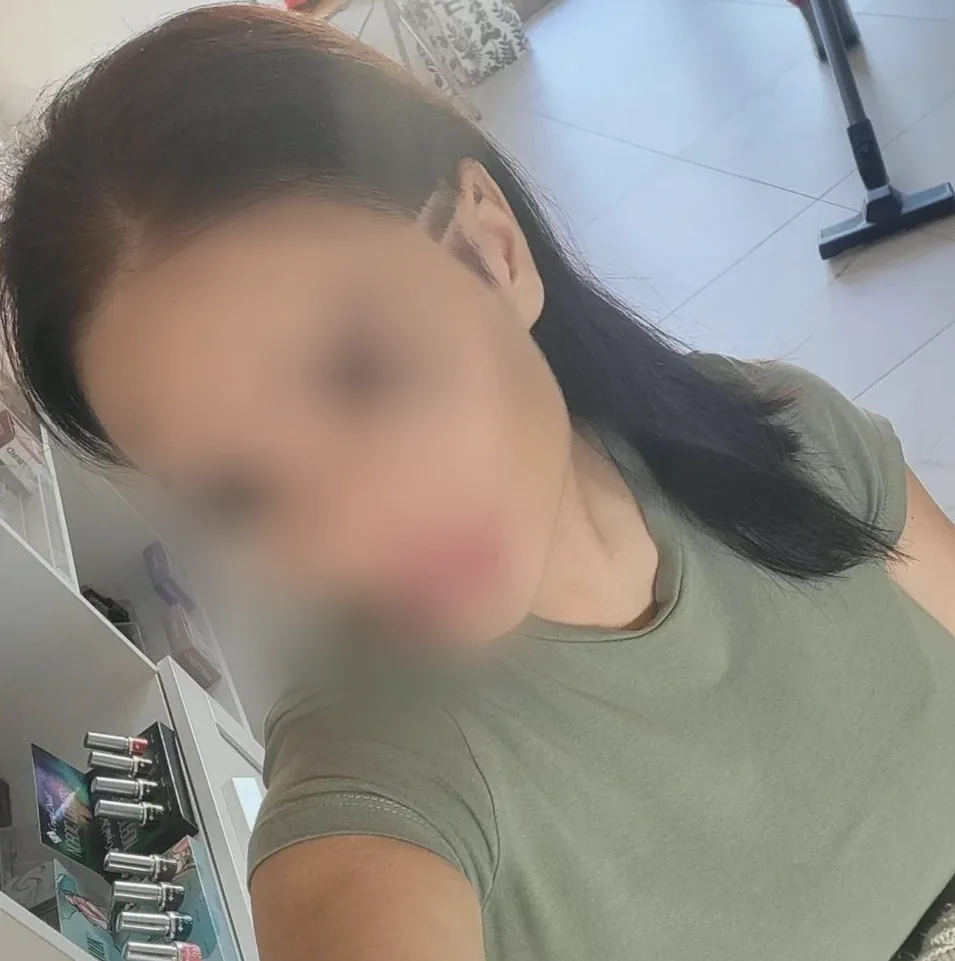 Julia, 29