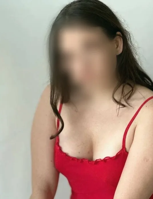 Lucy, 28
