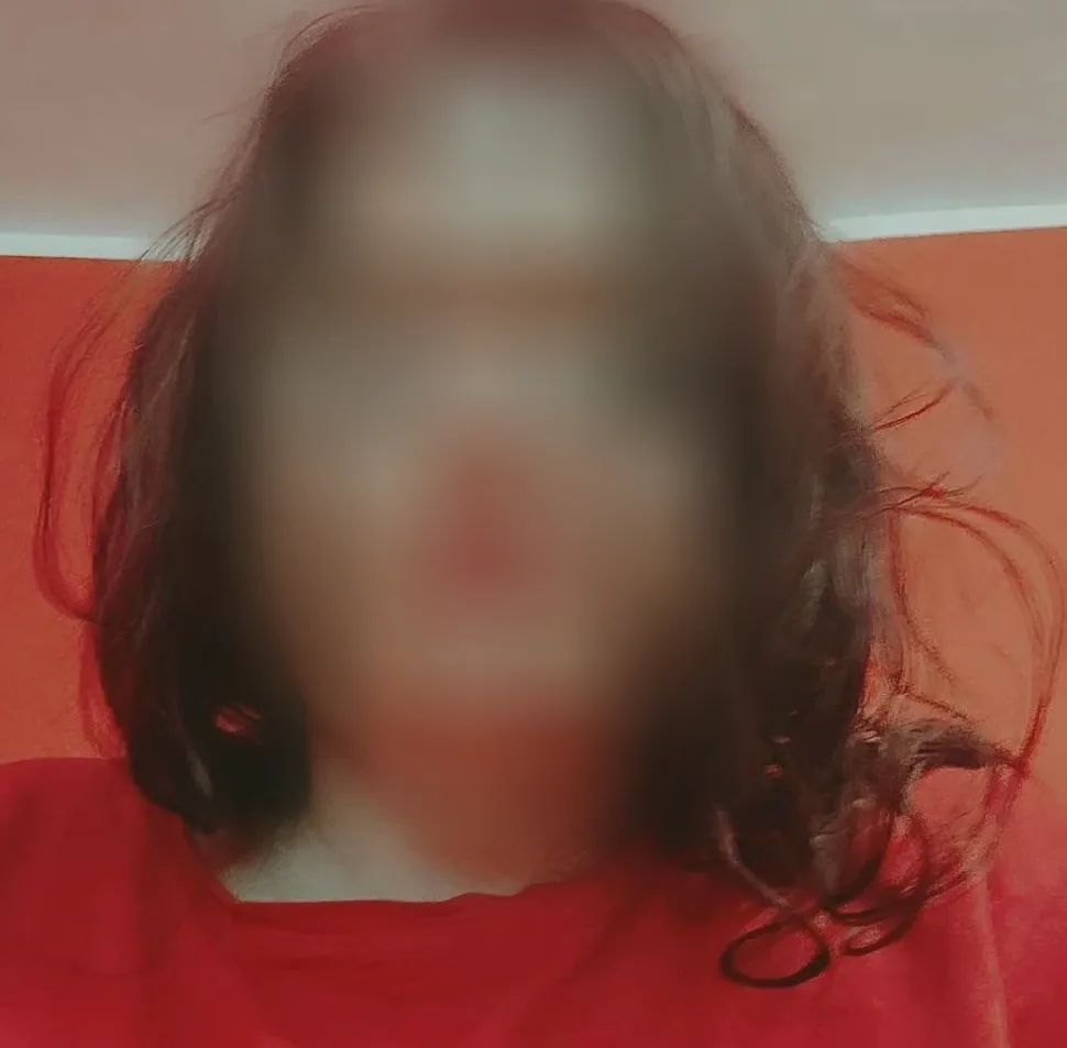 Rhona, 37