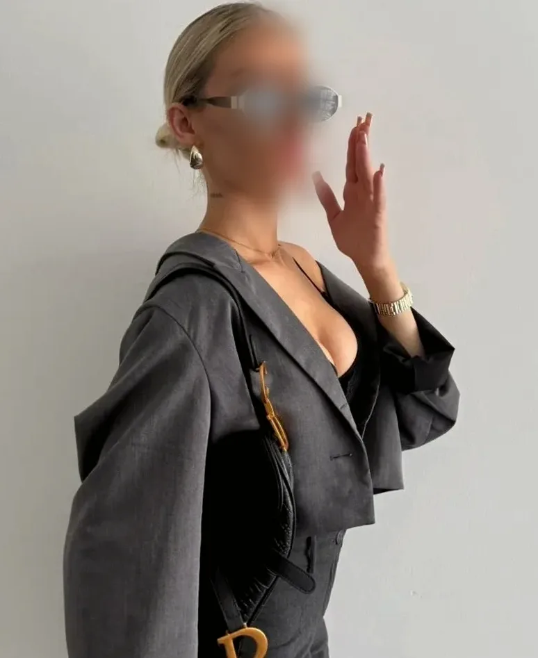 Roisin, 20